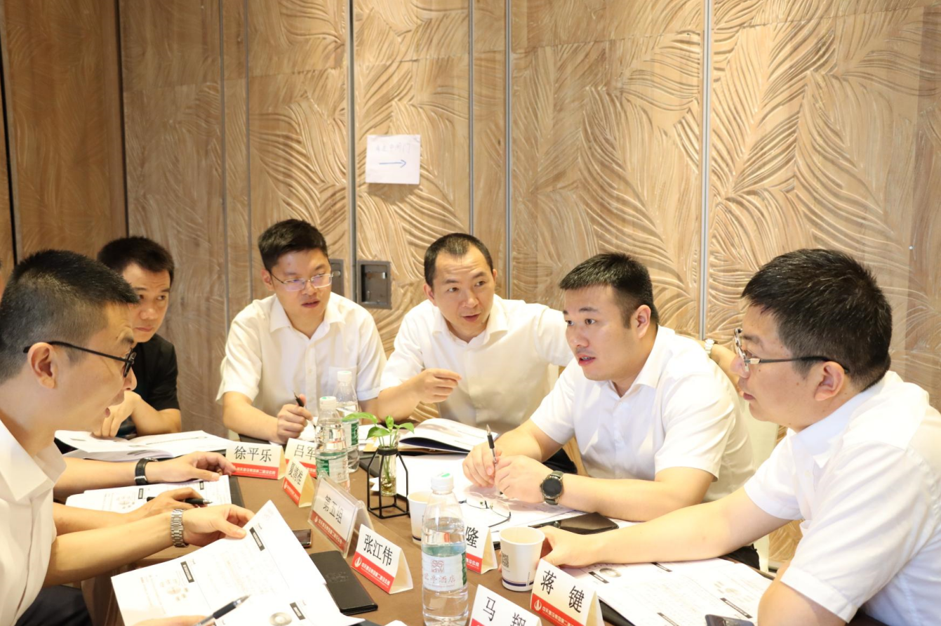 2021年6月25日-26日，PT视讯二建组织开展了2021年中高层主管执行力培训。本次培训特邀清华、北大、上海交大总裁班讲师，中国企业家协会特聘高级讲师许晋老师进行授课。